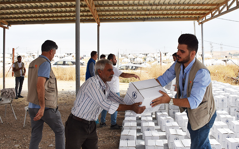 월드비전은 WFP와의 협력으로 이라크 바라다시로 온 시리아 북동부 지역 난민들에게 이틀간 500가구에 식량을 배급하였다.
