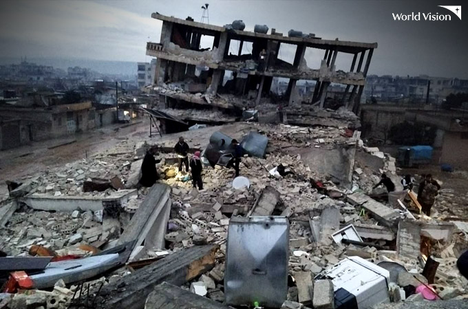 지진으로 무너진 건물들