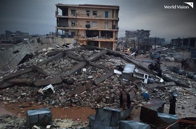 지진으로 파괴된 건물들 모습